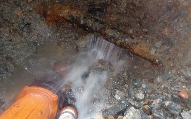 外網管道漏水.jpg